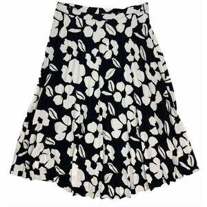 Tahari Arthur S. Levine Women's Pleated Skirt Sz 18 Black White Lined Floral NEW